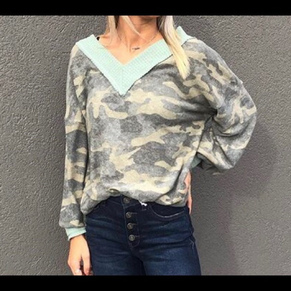 Camo v neck crew neck top